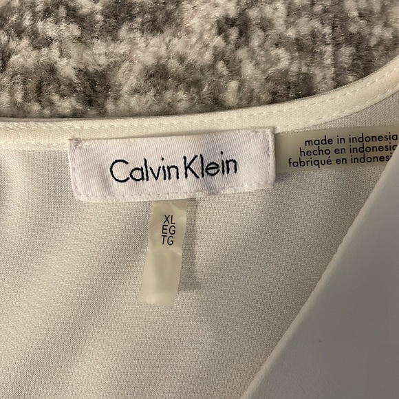 Calvin Klein women’s 3/4 bell sleeve blouse - Picture 4 of 4